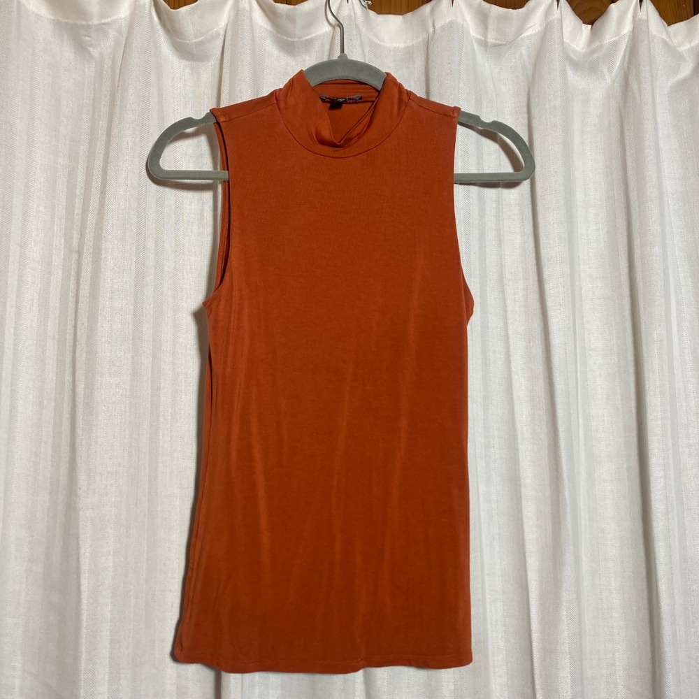Express Women Burnt Orange Mock Neck Sleeveless Knit Top Tank Small Rust 05/19